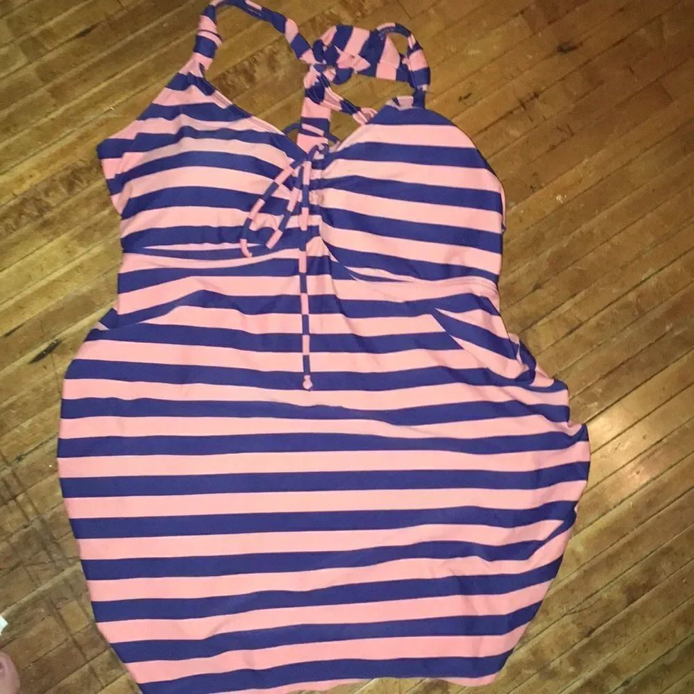 Beach Bump M halter maternity swim top